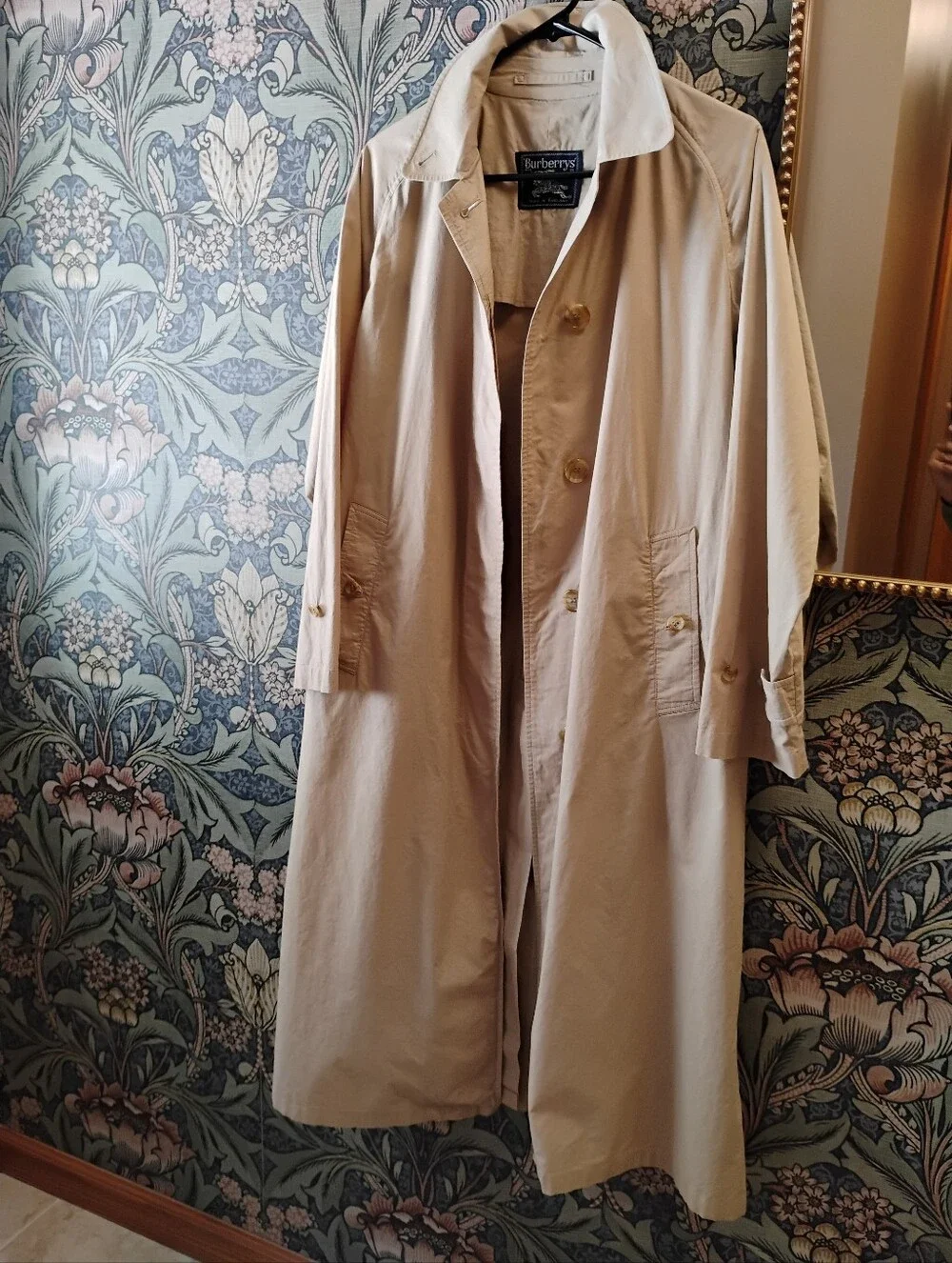 Vintage Burberry Beige Light Weight Trench Coat - Picture 2 of 10